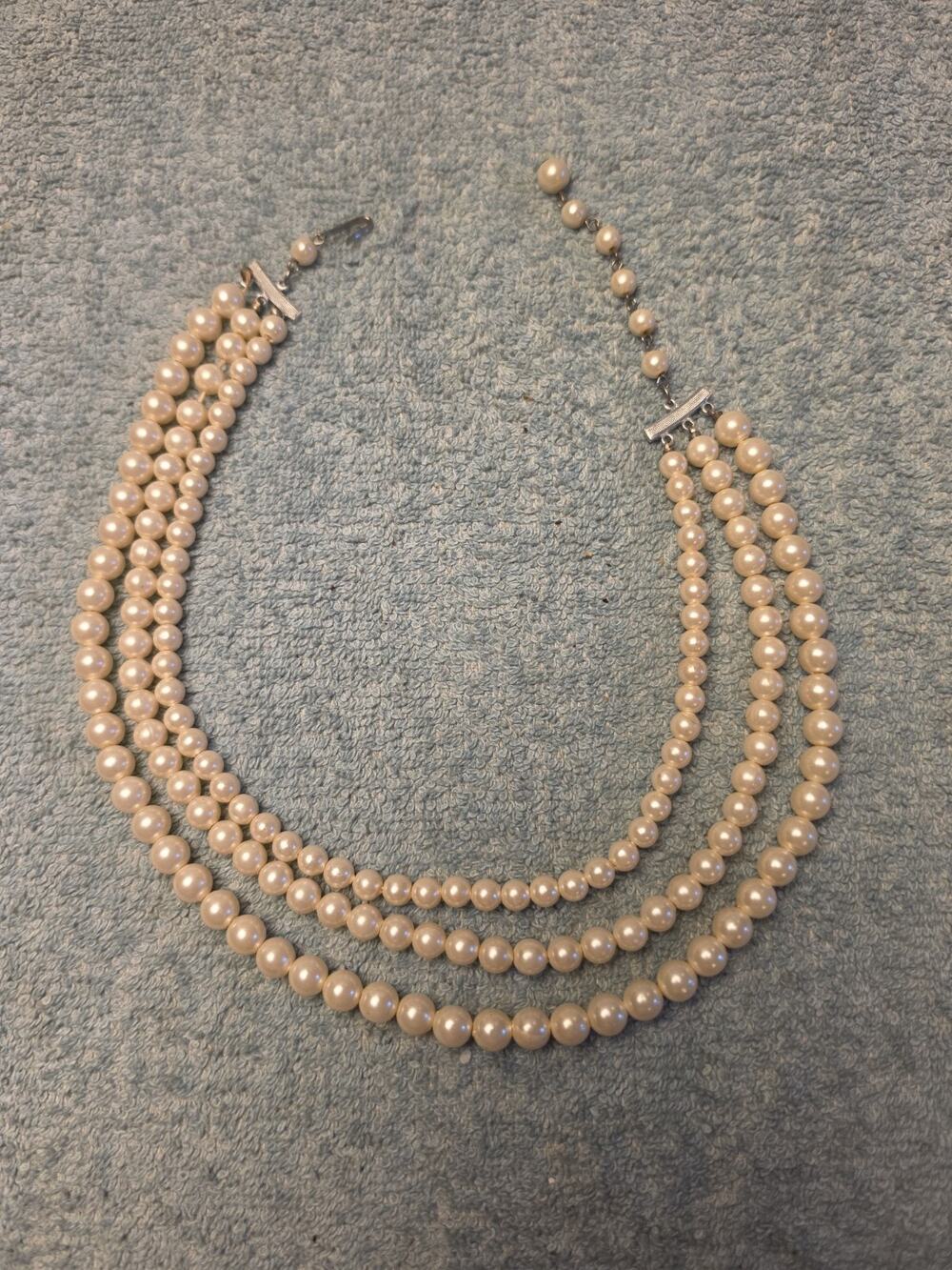 Vtg 3 Strand Cream Faux Pearl Necklace Choker Graduated Triple Multi Row Clasp